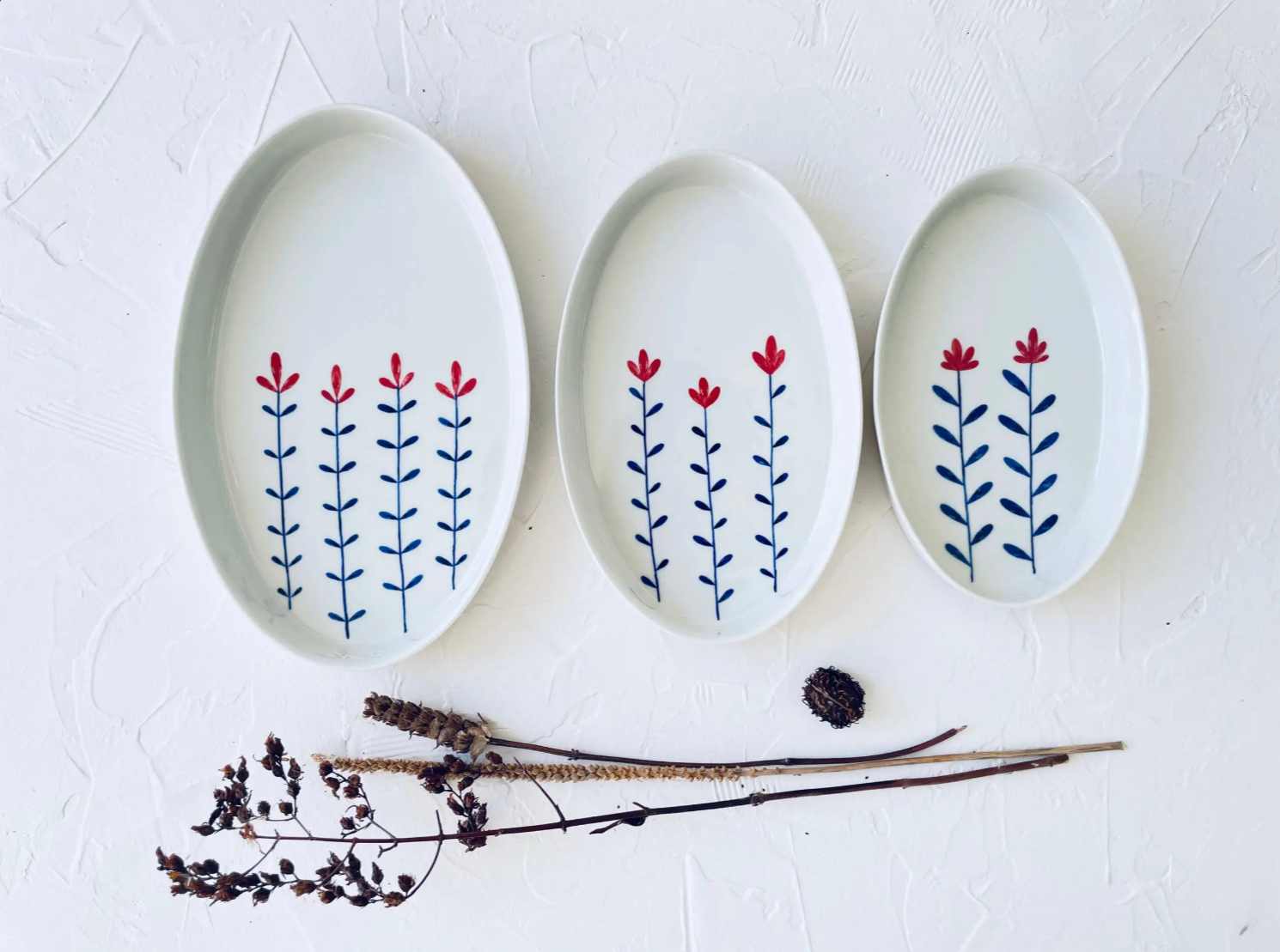 Amapola Hand-Painted Porcelain Nesting Plates - Atlas & Kiln