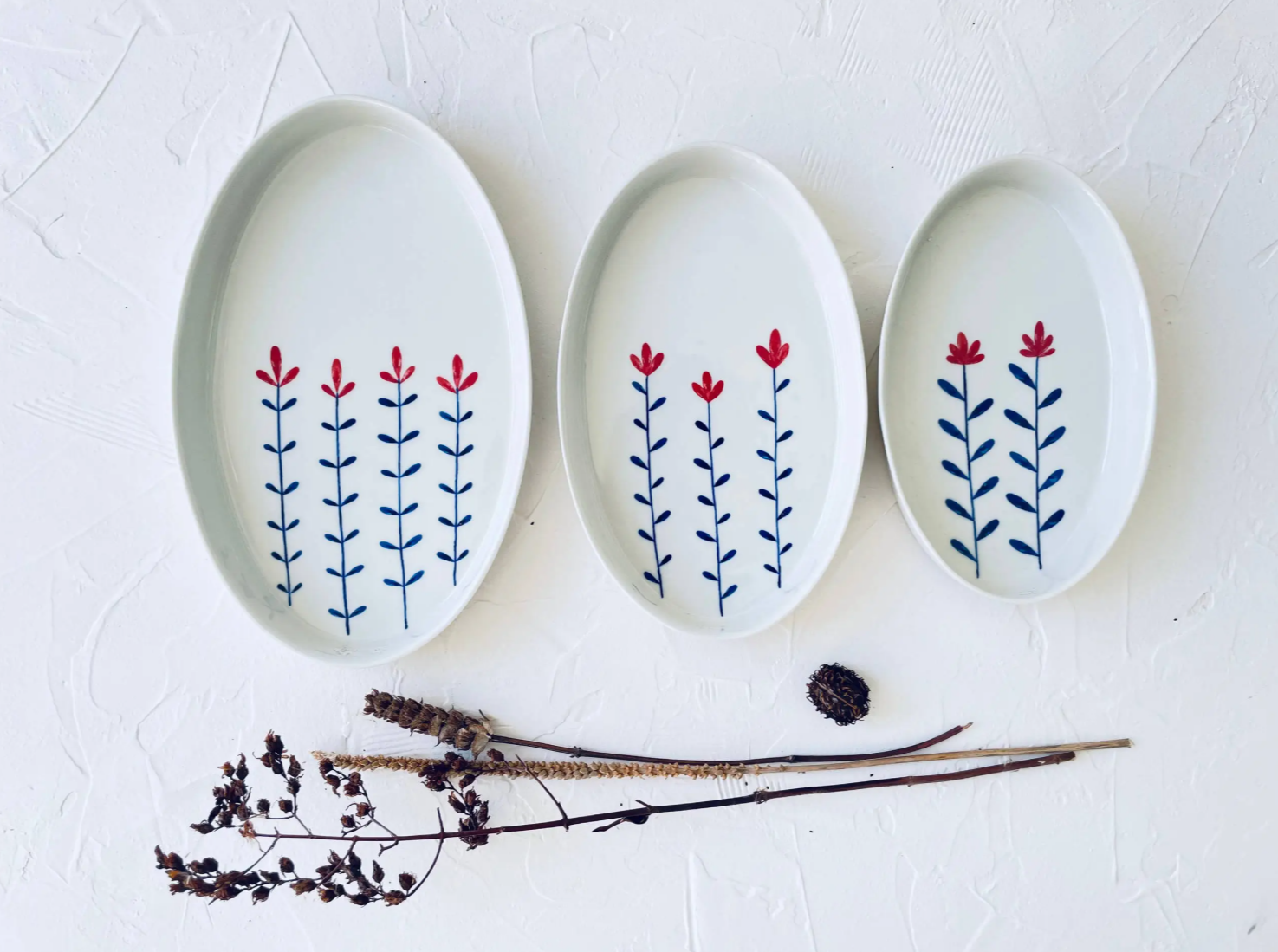 Amapola Hand-Painted Porcelain Nesting Plates - Atlas & Kiln